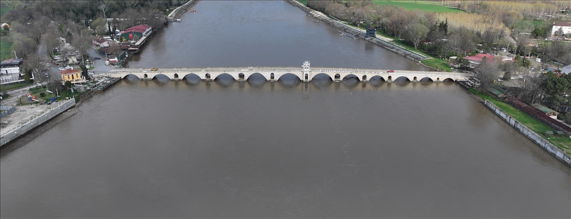Edirne'de Yükselen Nehirlerin Debisi Düşüşe Geçti