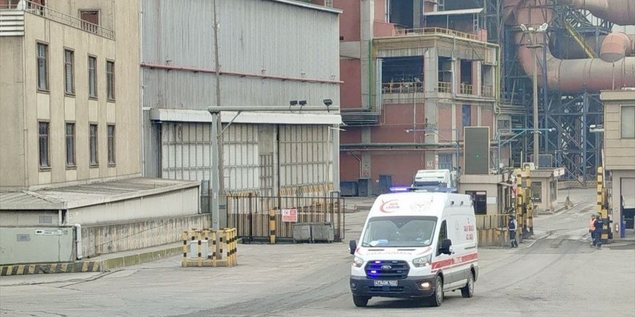 Kocaeli'de Fabrikada Yüksekten Düşen 4 İşçi Yaralandı