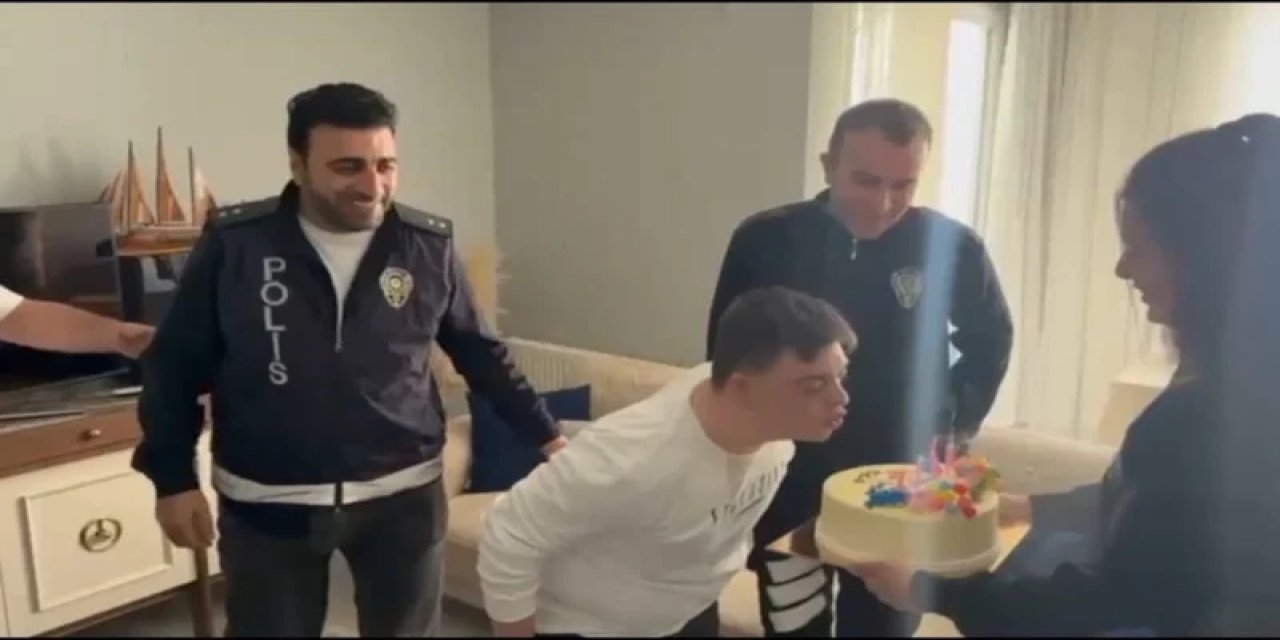 Down Sendromlu Gence, Polislerden Sürpriz Doğum Günü