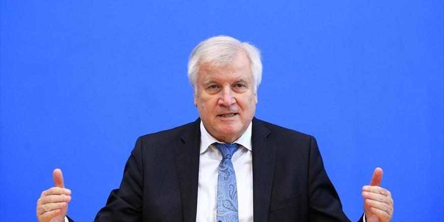 Almanya İçişleri Bakanı Seehofer: Almanya’da Aşırı Sağ Teröründen Kaynaklanan Tehdit Büyüktür