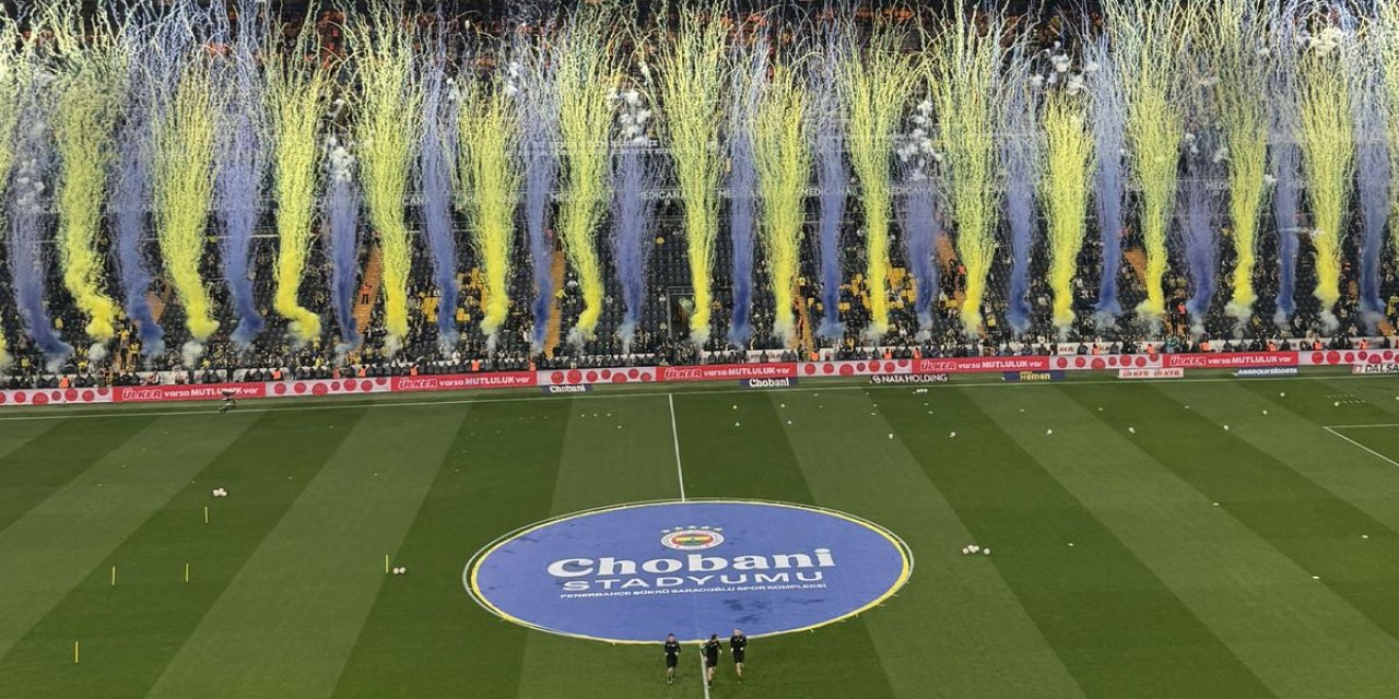 Sahaya Çıkan Fenerbahçeli Futbolculara Sürpriz Karşılama