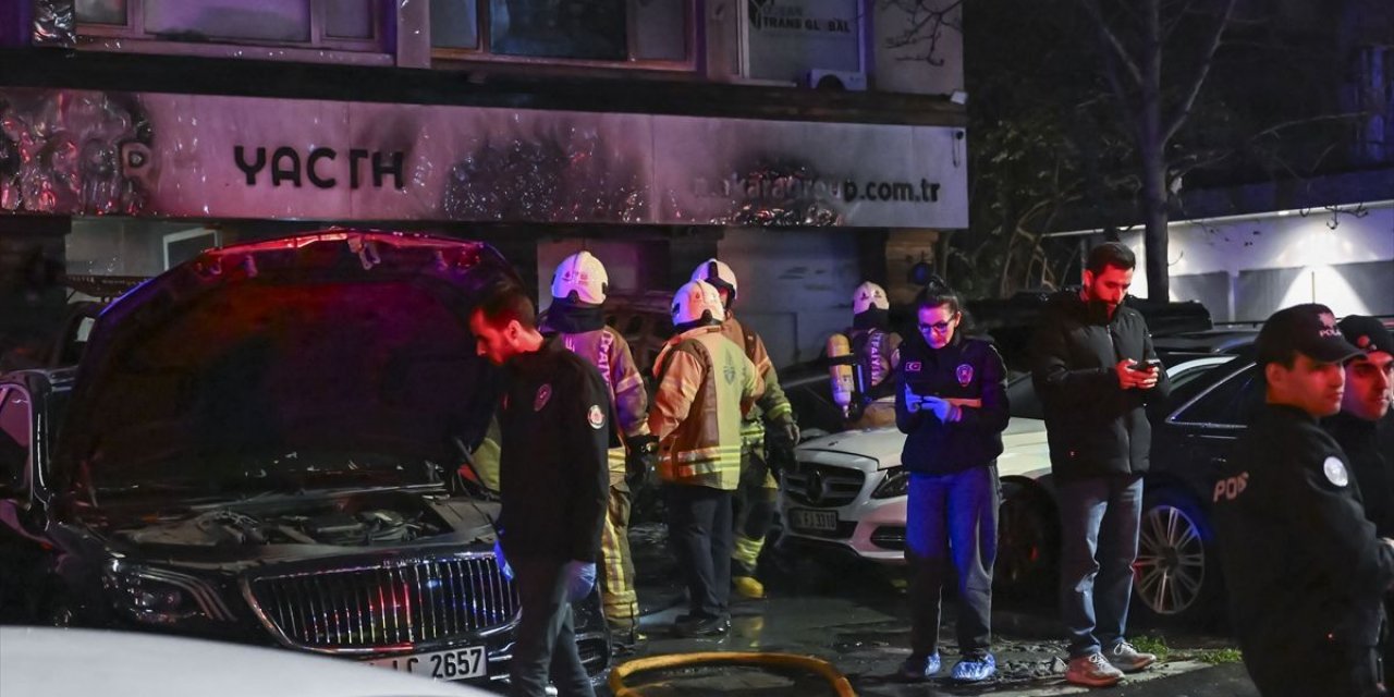 Beşiktaş'ta Araç Kiralama Şirketinde Çıkan Yangında 14 Araç Zarar Gördü