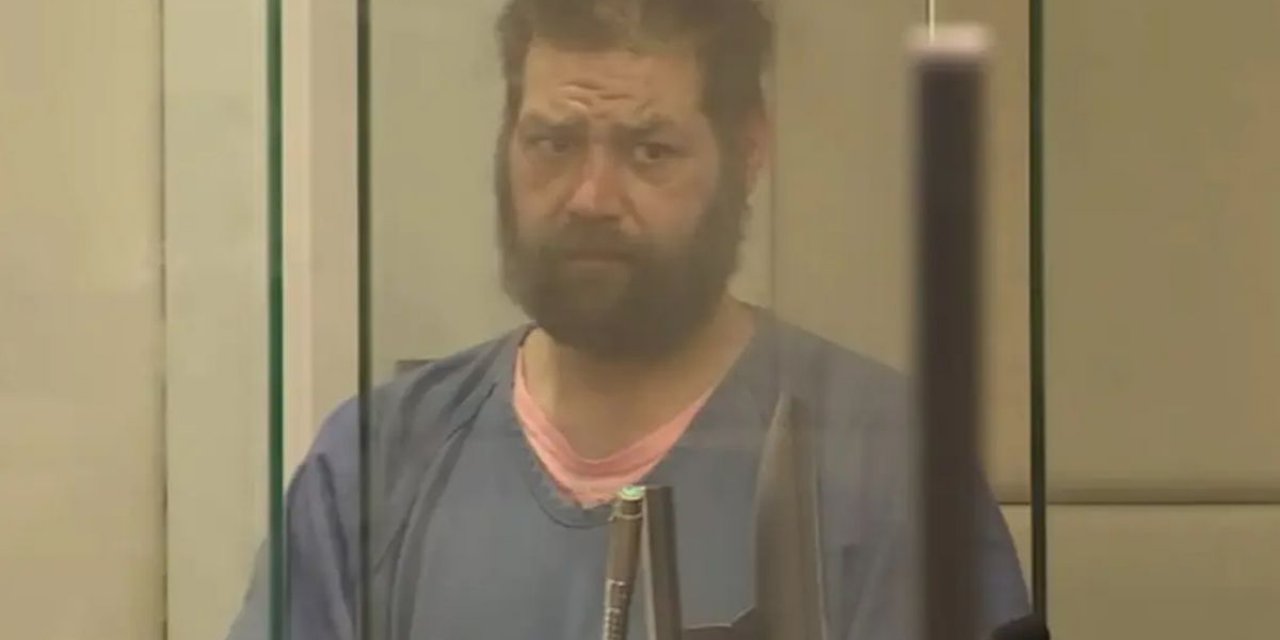 Eve Zorla Girip Bebeğini Kucağında Tutan Kadına Tecavüze Kalkıştı