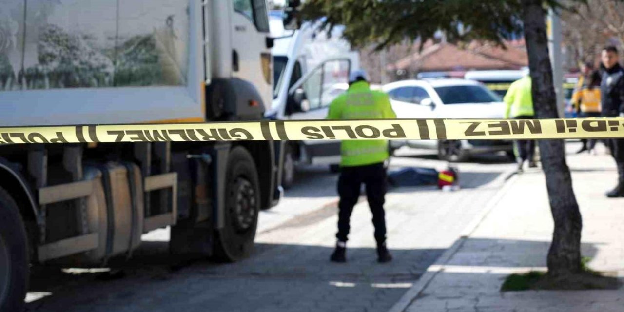 Erzincan'da Çöp Kamyonunun Çarptığı Yaşlı Kadın Hayatını Kaybetti