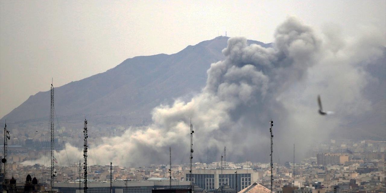 İran Basını: ABD-İsrail'in Tahran'da Bir Yerleşim Yerine Saldırısında 3'ü Çocuk 6 Kişi Yaşamını Yitirdi