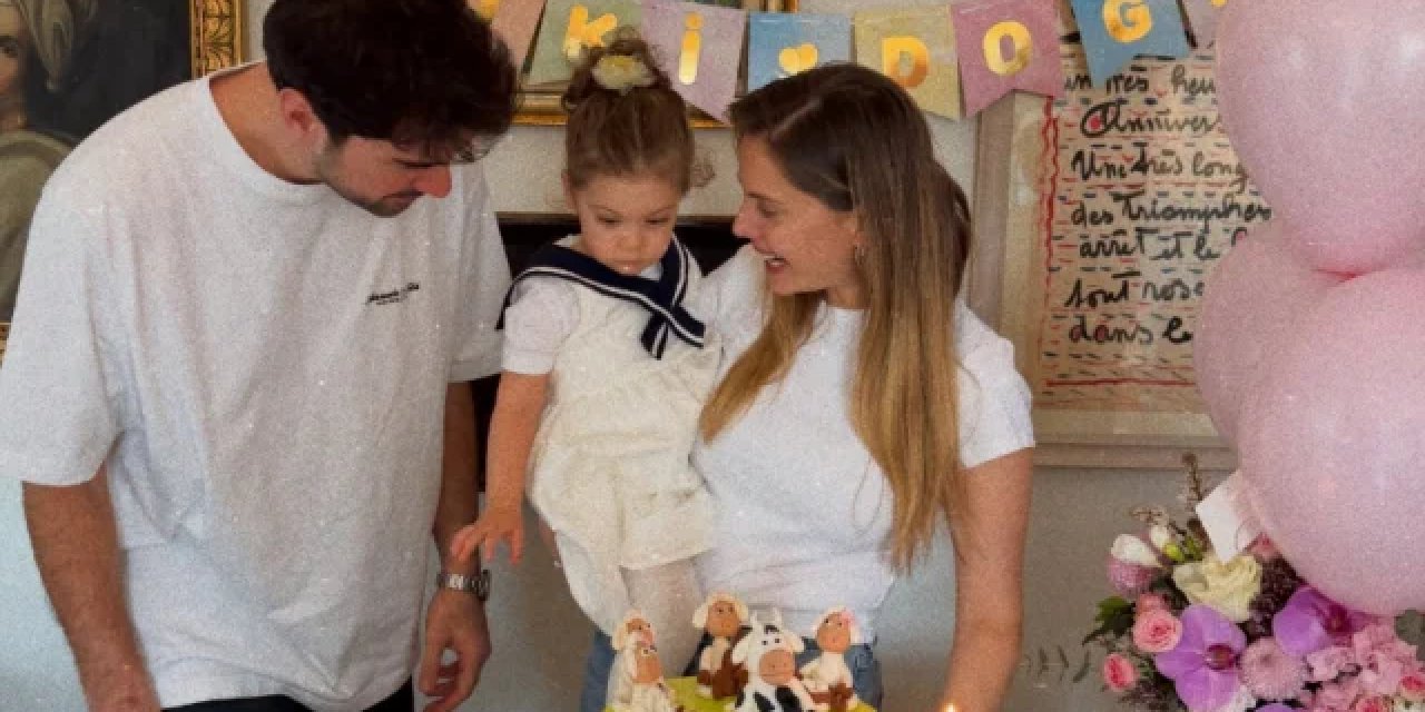 Ünlü Oyuncu Eda Ece Kızının Yüzünü İlk Kez Gösterdi