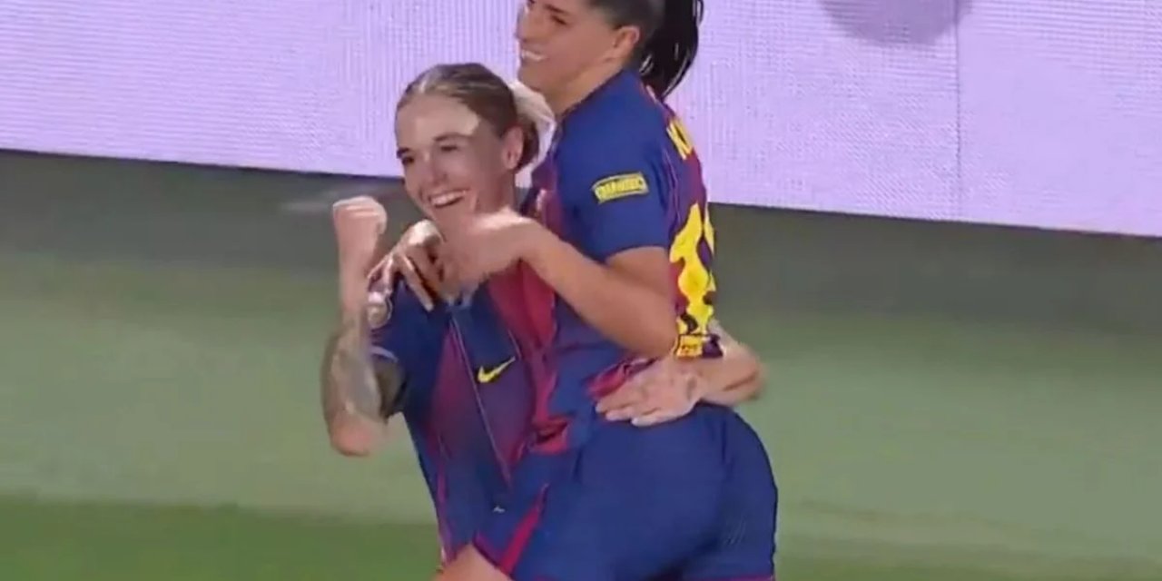 Barcelona Kadın Futbol Takımı Oyuncusu Kornerden Gol Attı