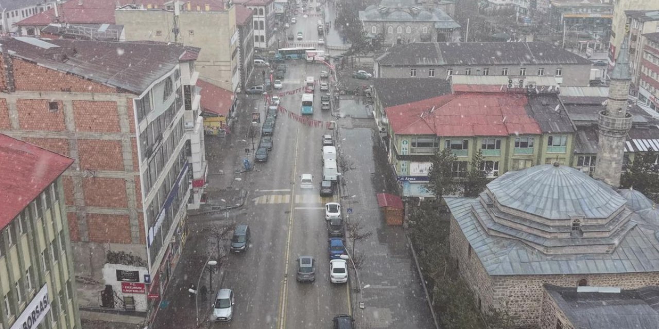 Nisan Ayında Kar Sürprizi! Bir Şehrimiz Beyaza Büründü