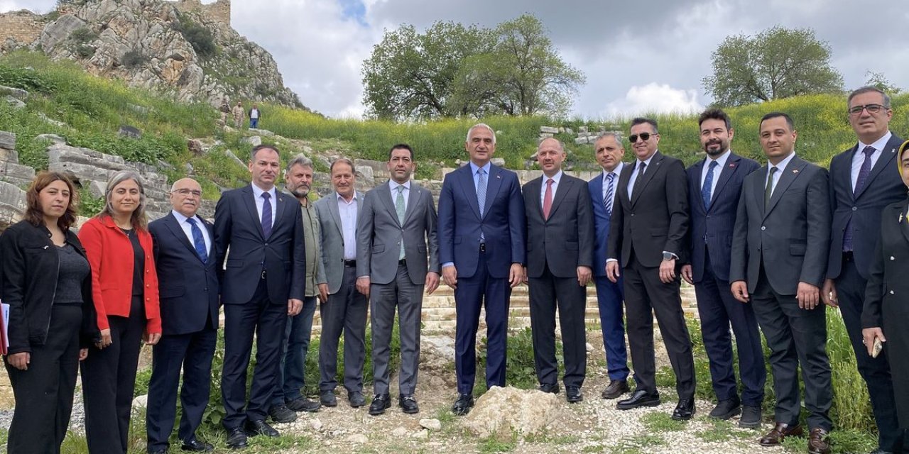 Bakan Ersoy Kastabala Antik Kenti'ni Ziyaret Etti
