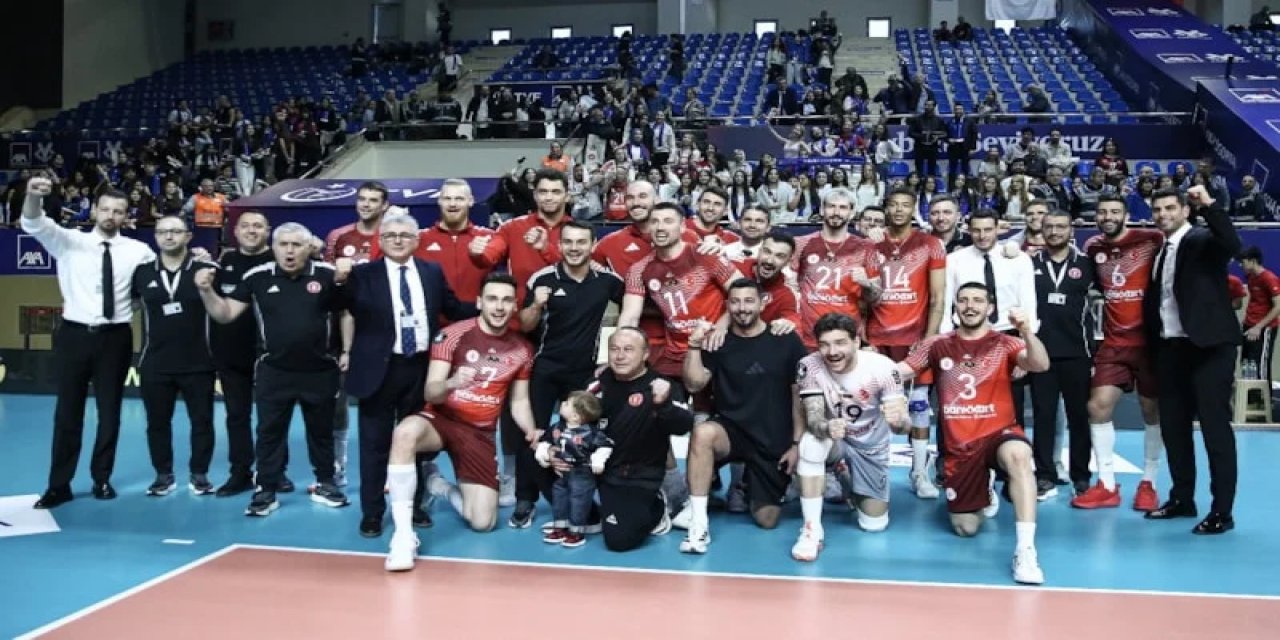 Ziraat Bankkart’tan 16 Yıl Sonra Kupa Voley Zaferi