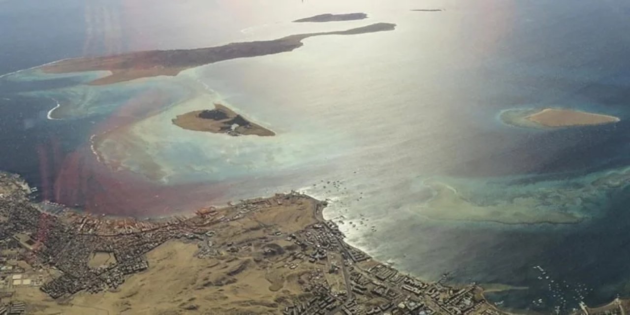 İlk Gemi Hürmüz Boğazı'ndan Geçti