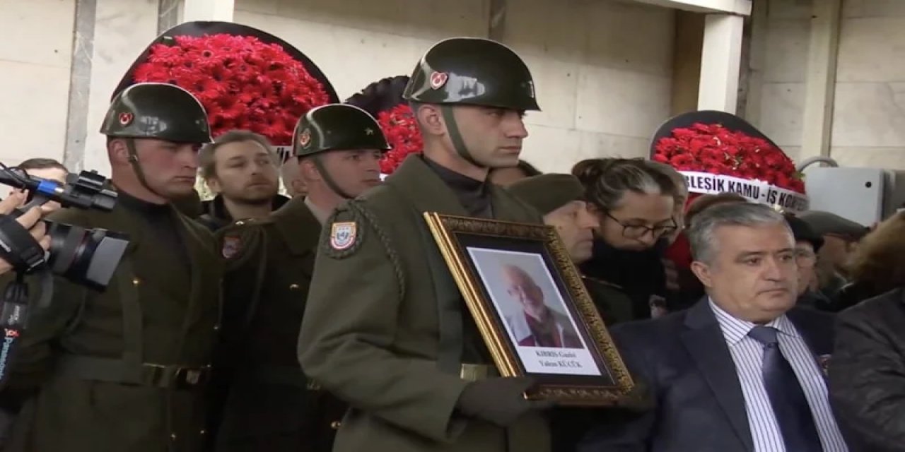 Yalçın Küçük Son Yolculuğuna Uğurlanıyor