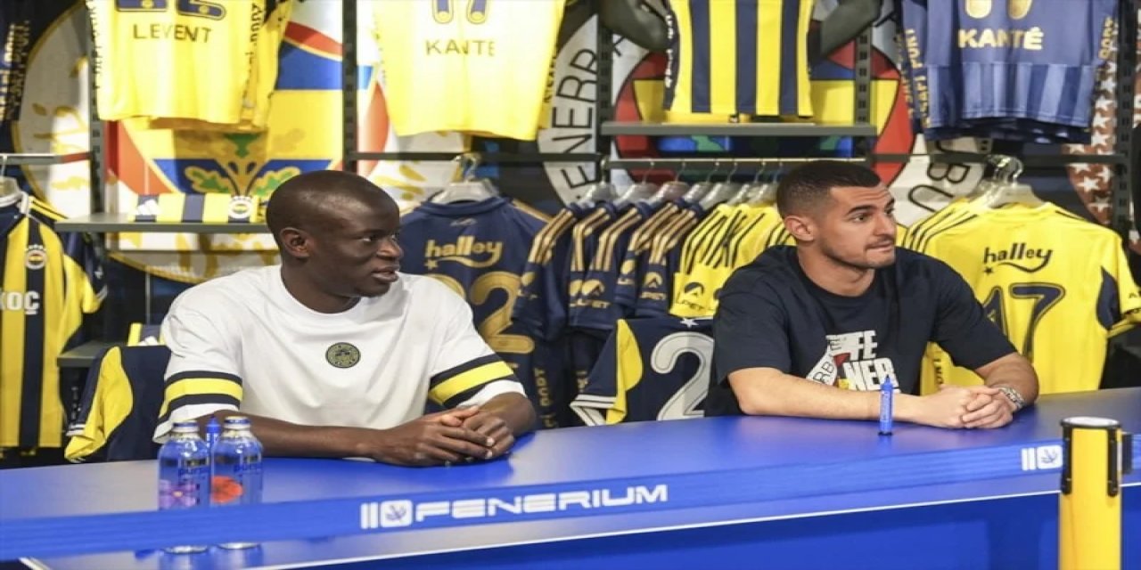 N'Golo Kante ve Levent Mercan imza gününde taraftarlarla buluştu