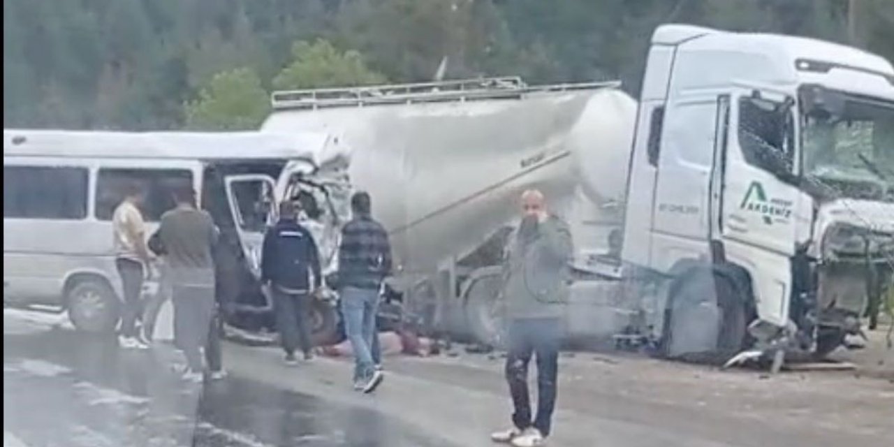 Isparta-Antalya Karayolunda Feci Kaza: 7 Ölü