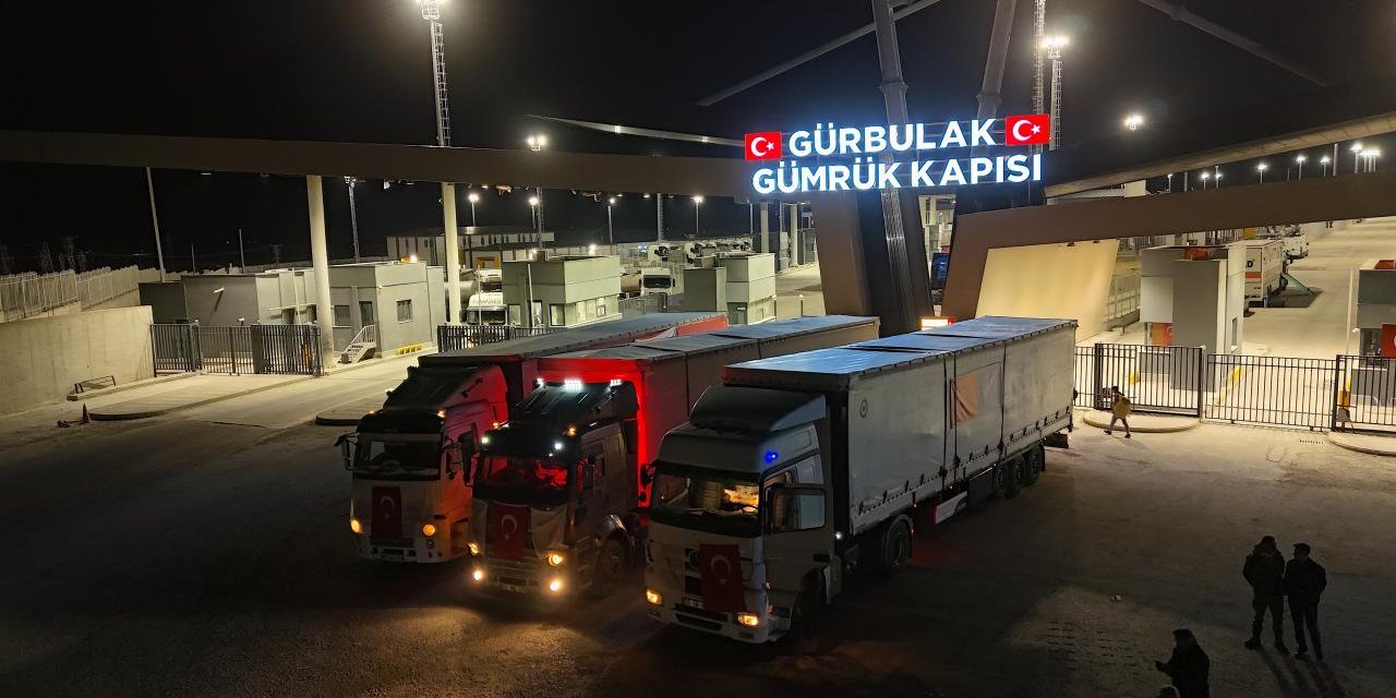 Türkiye'den Tıbbi Malzeme Taşıyan 3 Yardım Tırı İran'a Geçti