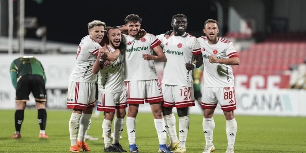 Ümraniyespor, Sakaryaspor'u İki Golle Geçti