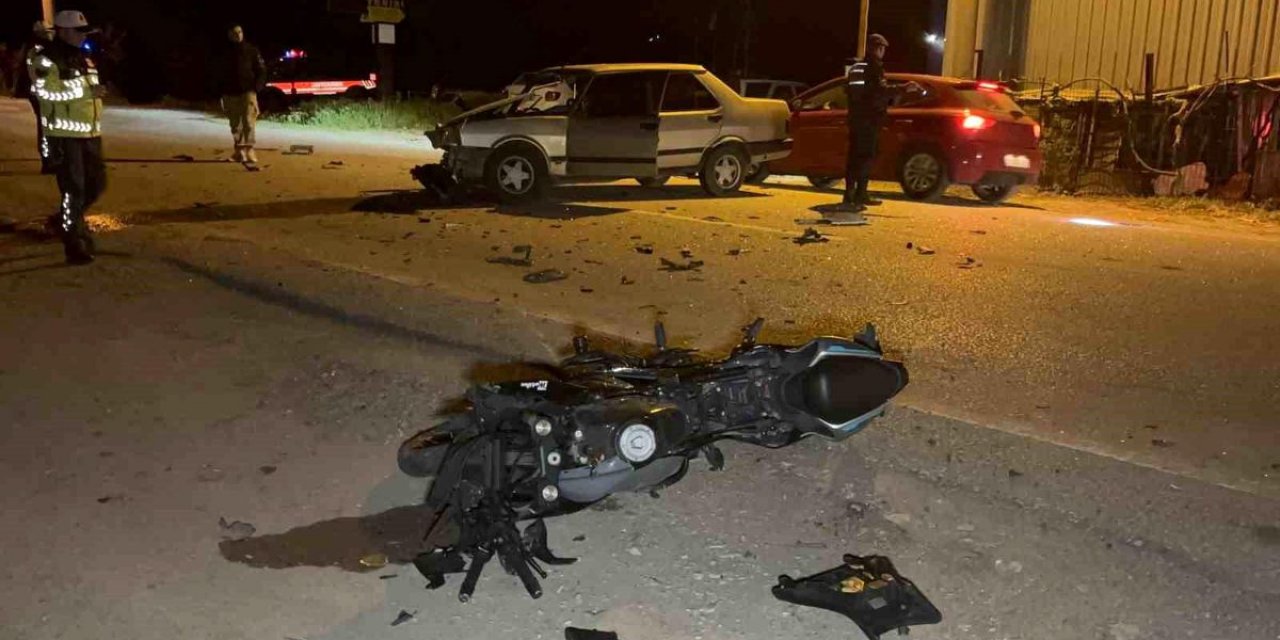 Çanakkale'de Otomobil ve Motosiklet Kazası: 3 Yaralı