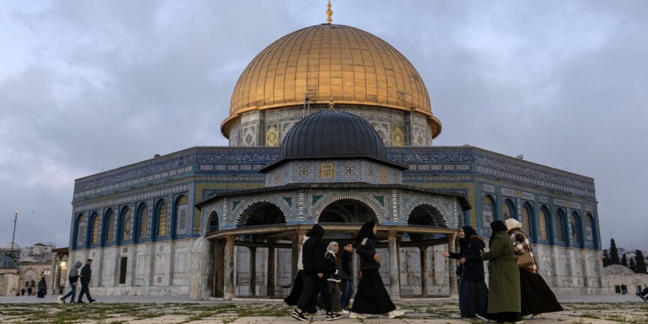 Filistin Lideri Abbas, İsrail'in Kudüs'teki Kutsal Mekanların Statüsünü Değiştiremeyeceğini Belirtti