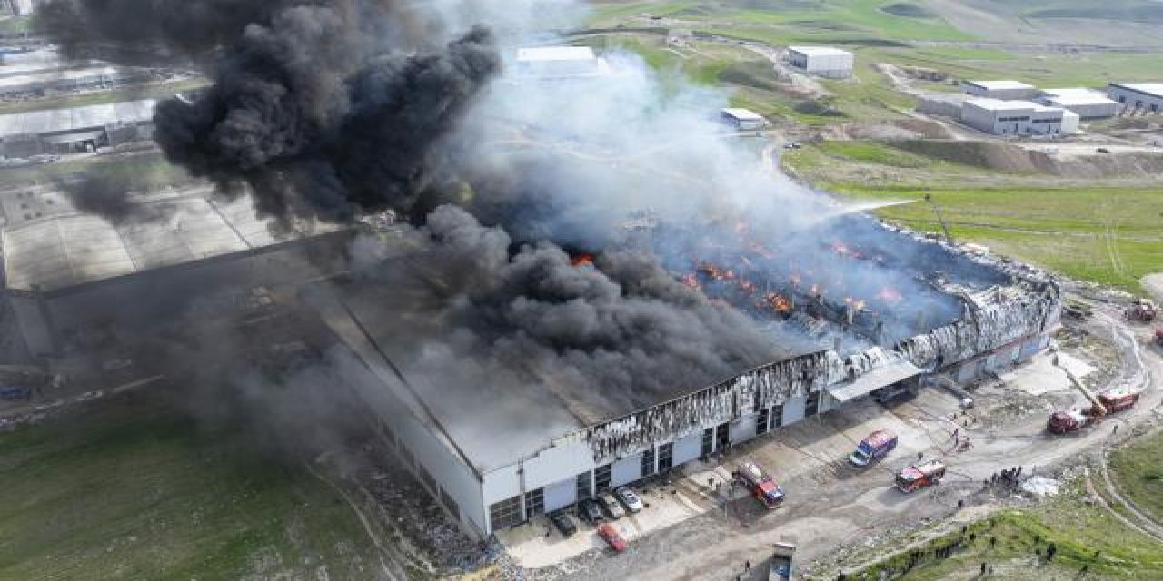 Ankara'da Mobilya Deposunda Yangın