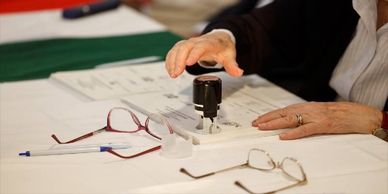 Macaristan'da Halk Genel Seçimler İçin Sandık Başında: Viktor Orban Mı, Peter Magyar Mı?