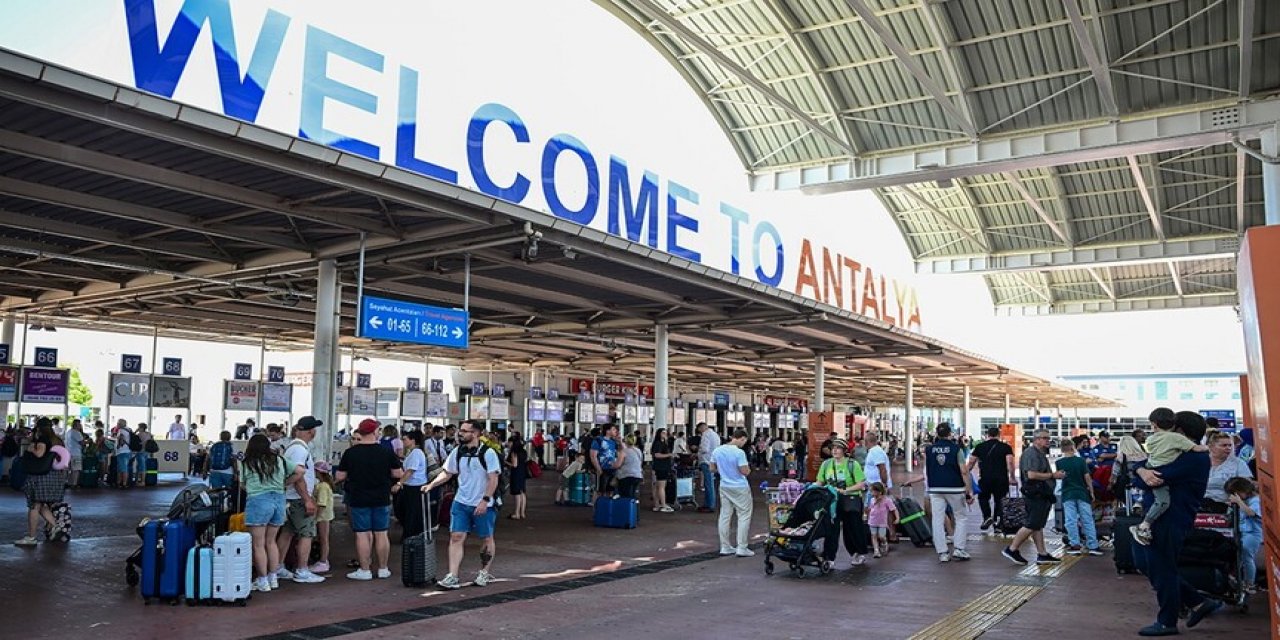 Antalya Havalimanı Yılın İlk Çeyreğinde 3 Milyondan Fazla Yolcuya Hizmet Verdi