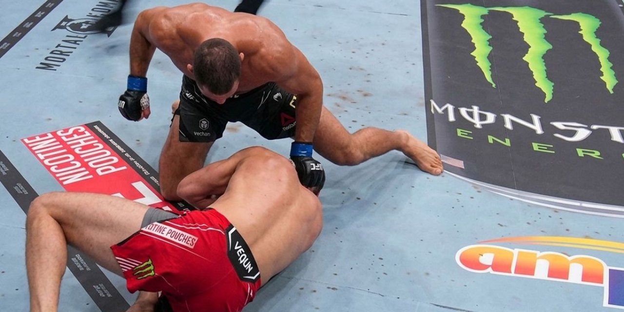 Sakatlanan Rakibine Acıyınca Boyunun Ölçüsünü Aldı