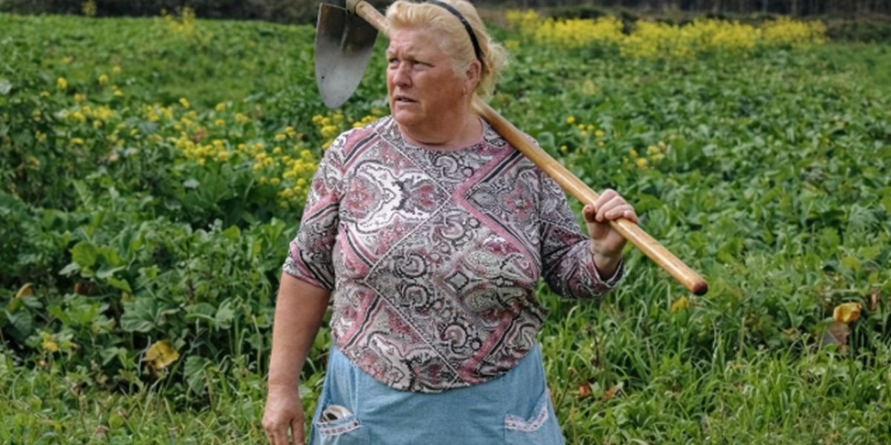 İspanya’da Tarlada Çalışan Kadın Trump’a Benzerliğiyle Gündem Oldu