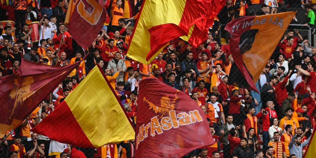 Galatasaraylı Yıldız Puan Kaybedilen Maç Sonrası Gülerek Paylaşım Yaptı! Taraftar Ateş Püskürüyor