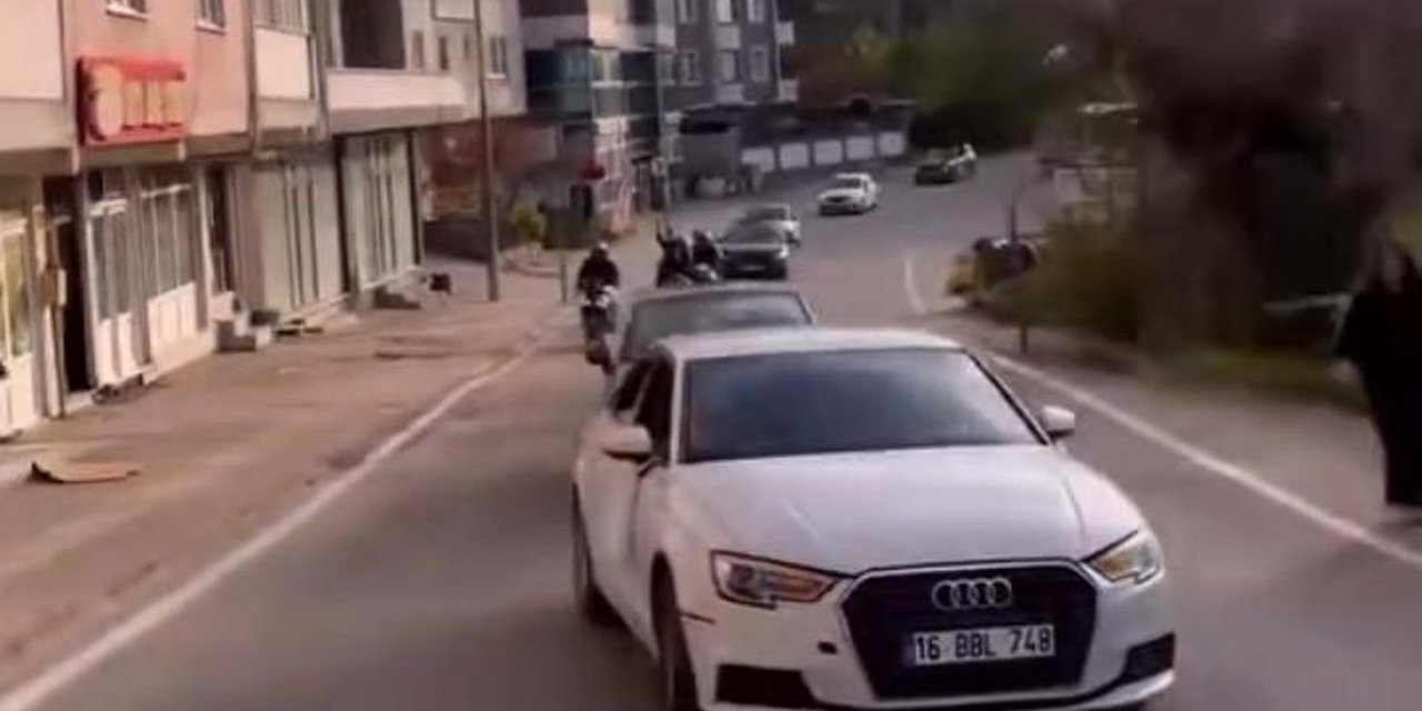 Bursa'da Düğün Konvoyundaki Sürücüler, Müzikle Birlikte Trafikte Riskli Hareketler Yaptı.