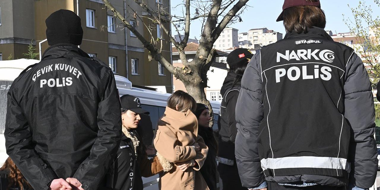 İstanbul'daki Uyuşturucu Soruşturmasında Gözaltına Alınan 19 Zanlı Adliyede