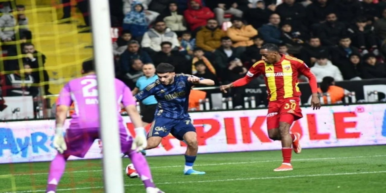 Kayserispor Taraftarından Bilal Bayazit'e Tepki: "Elin Uzanmıyor, Dilin Durmuyor"