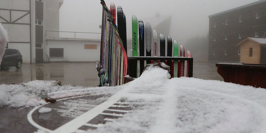 Kartalkaya'ya Mevsimin İlk Karı Yağdı