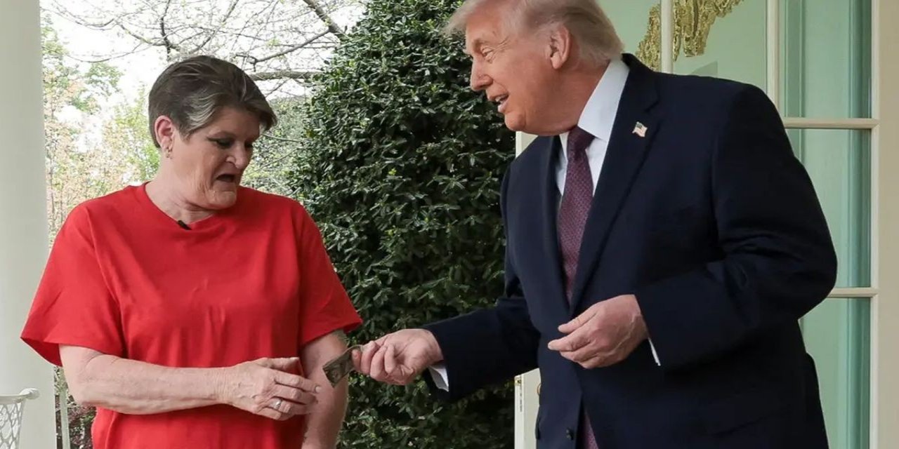 Trump Siparişini Getiren Kuryeye 4 Bin 500 Lira Bahşiş Verdi