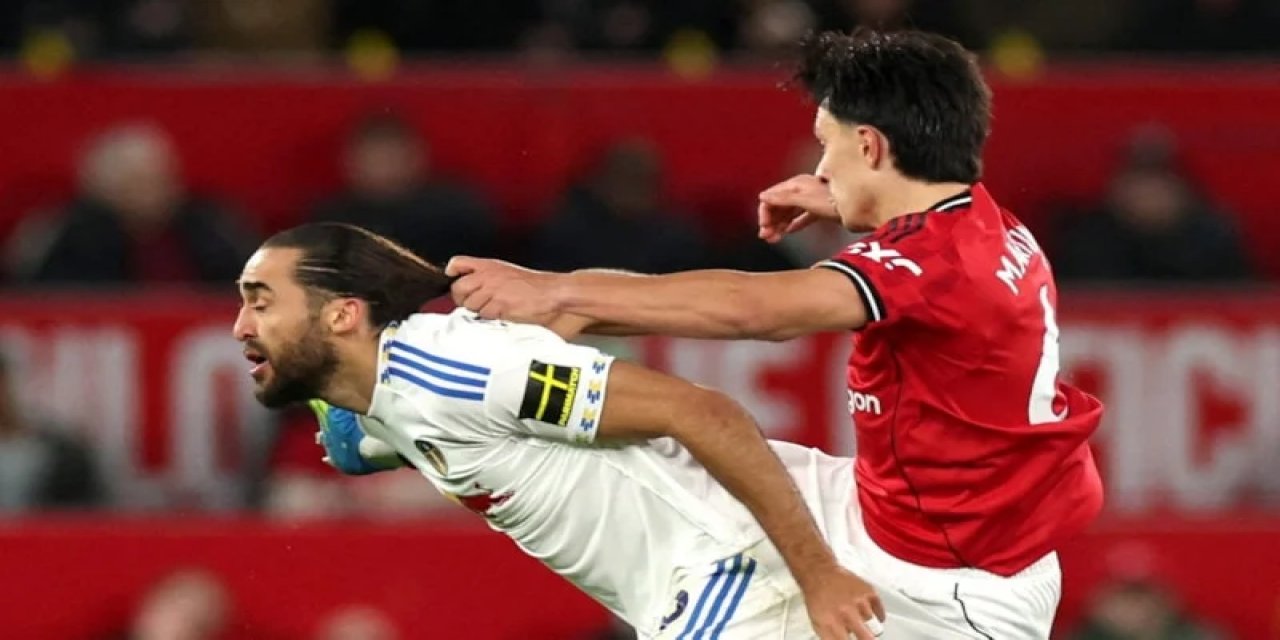 Manchester United'ı 10 Kişi Bıraktı! Martinez, Calvert-lewin'in Saçını Çekti