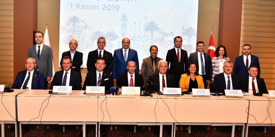 İzmir'deki Büyükşehir Belediye Başkanları zirvesi sona erdi