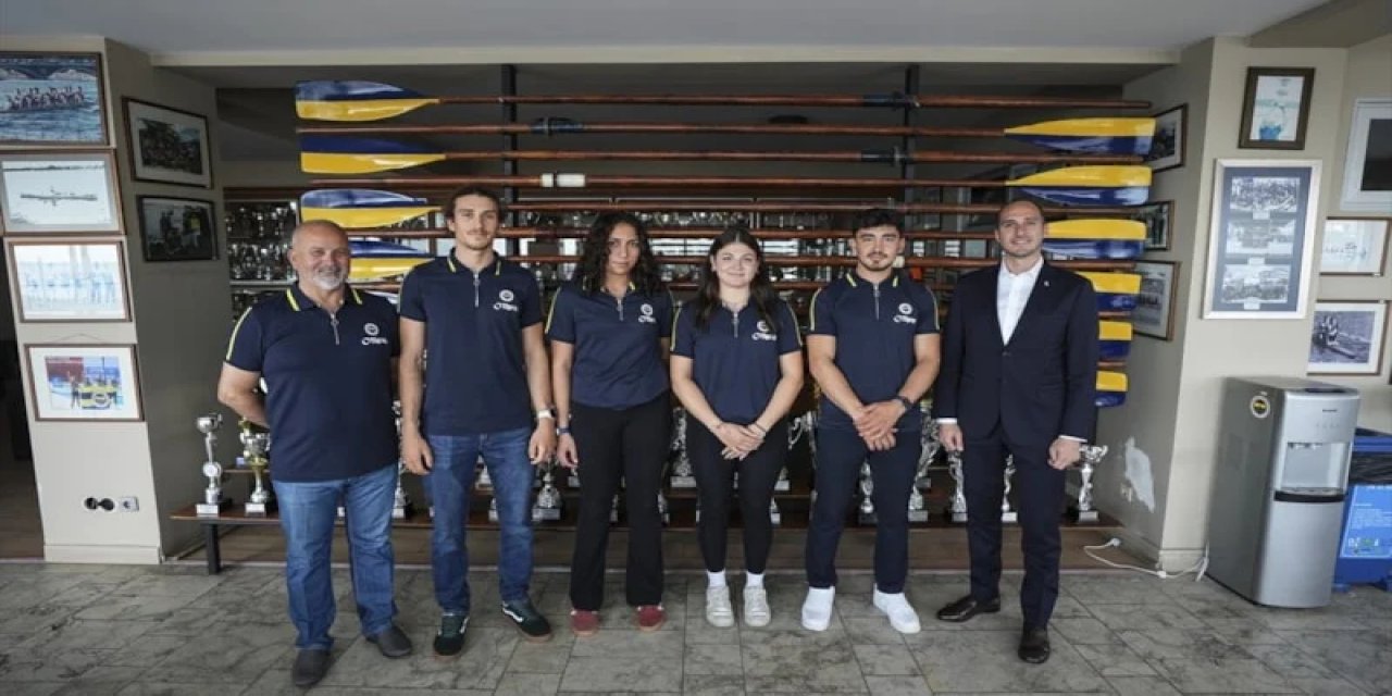 Fenerbahçe Kürek Şubesi'nde Şampiyonluk Sevinci Yaşanıyor