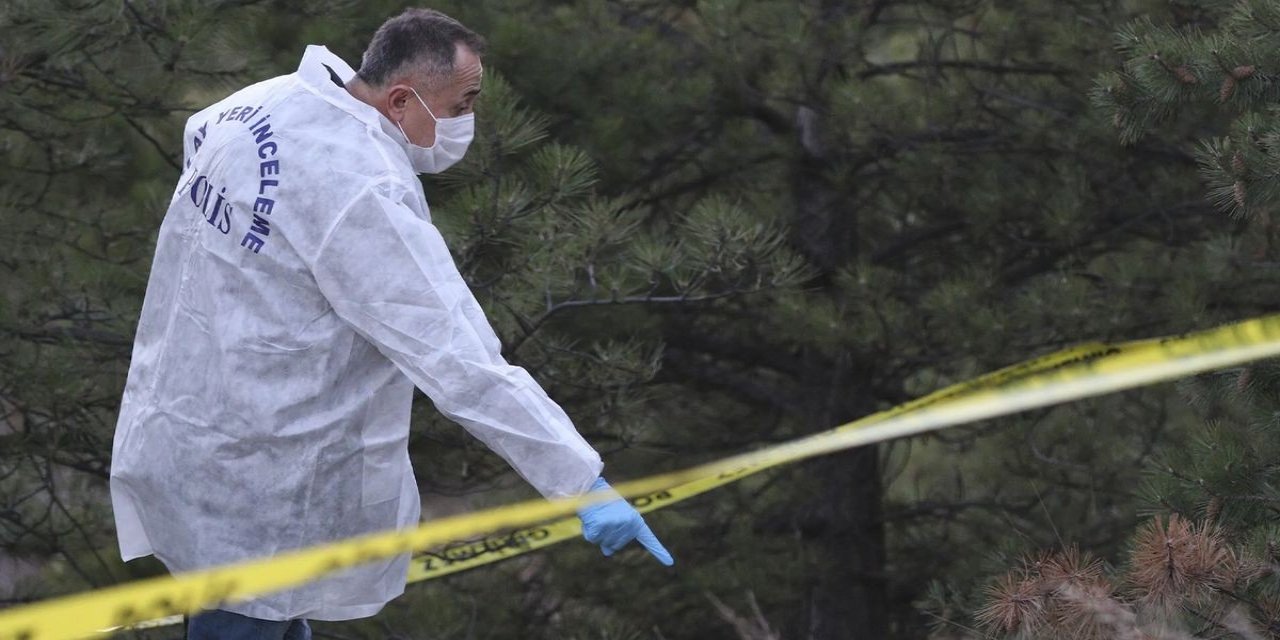 Annenin Cesedi Toprağa Gömülü, Oğlu da Silahla Vurulmuş Halde Bulundu