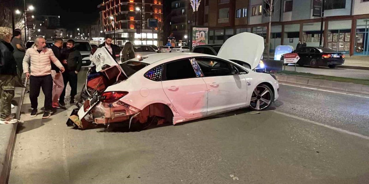 Sivas'ta Trafik Kazası: 3 Yaralı