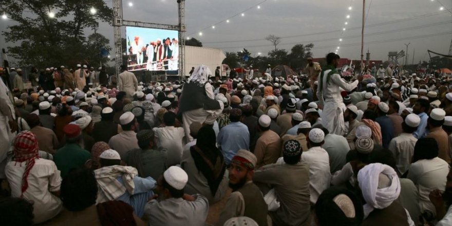 Pakistan'da Toplu istifa, ülke çapında grev ve iş yerlerini kapatma gündemde