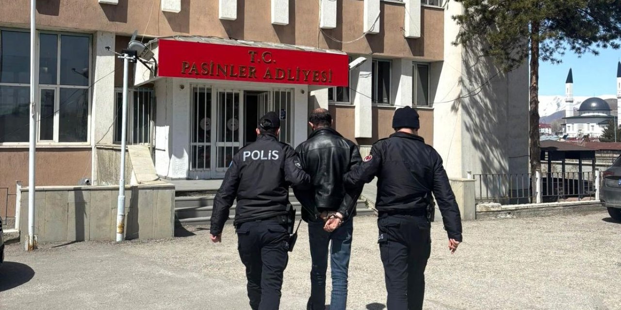 Uyuşturucuyu Vites İle Teyip Arasındaki İç Kısımda Zulaladı