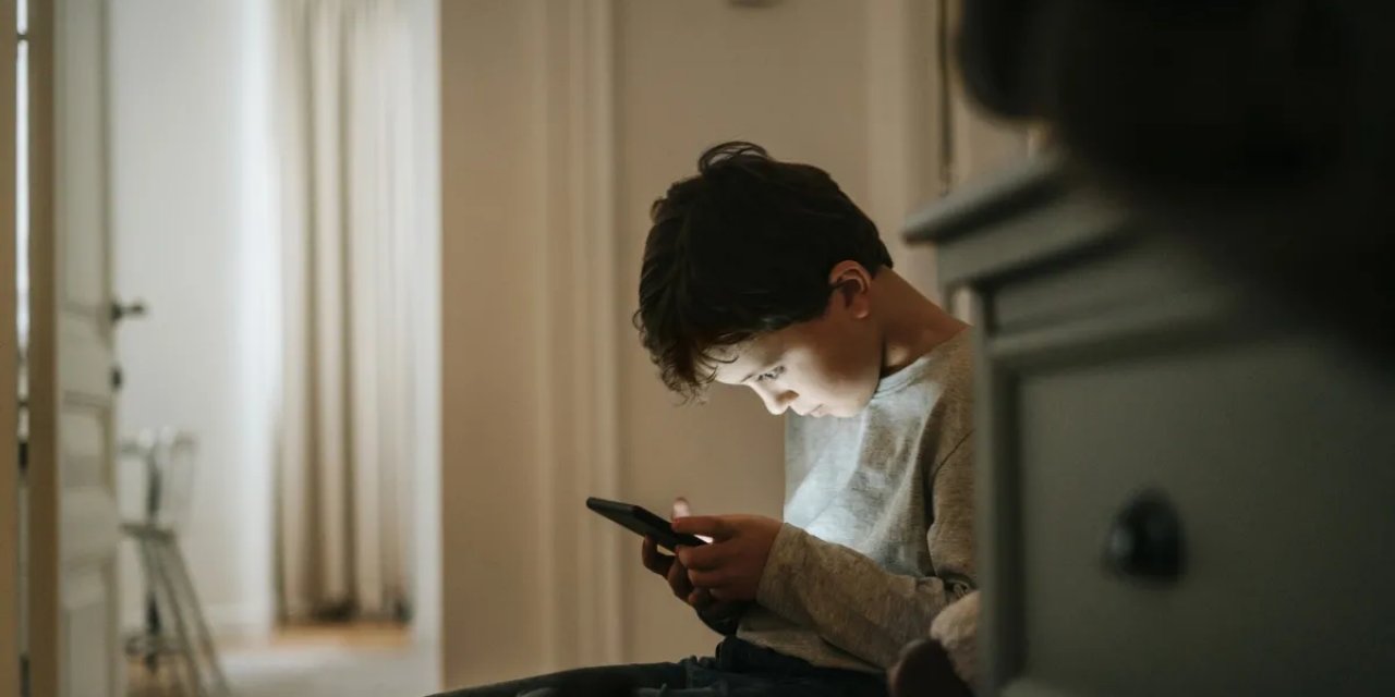 Çocuklara Özel Hat Geliyor! Zehirli Oyunlara Giremeyecekler