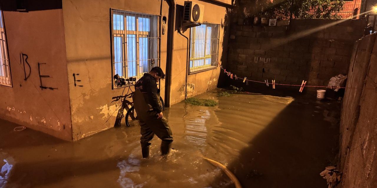 Adana'da Sağanak Hayatı Olumsuz Etkiledi