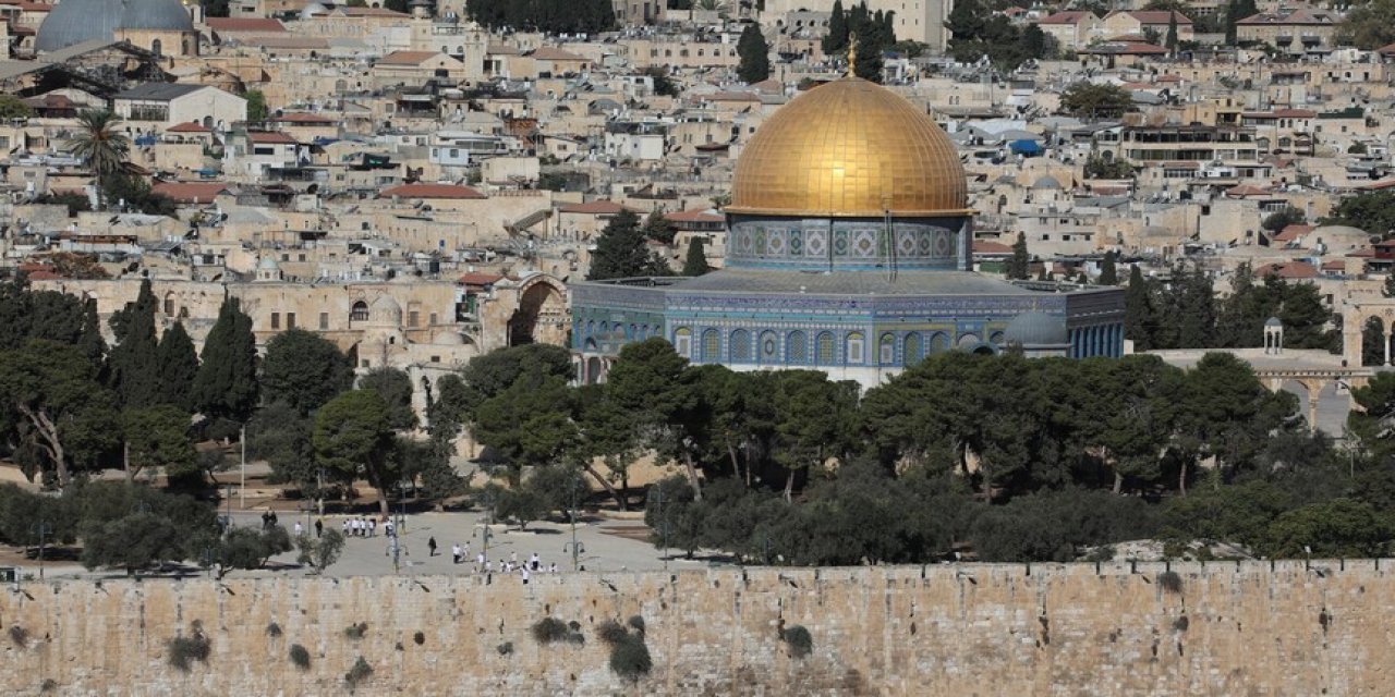 Filistin Topraklarını Gasbeden İsrailliler, Mescid-i Aksa'ya Baskın Düzenledi