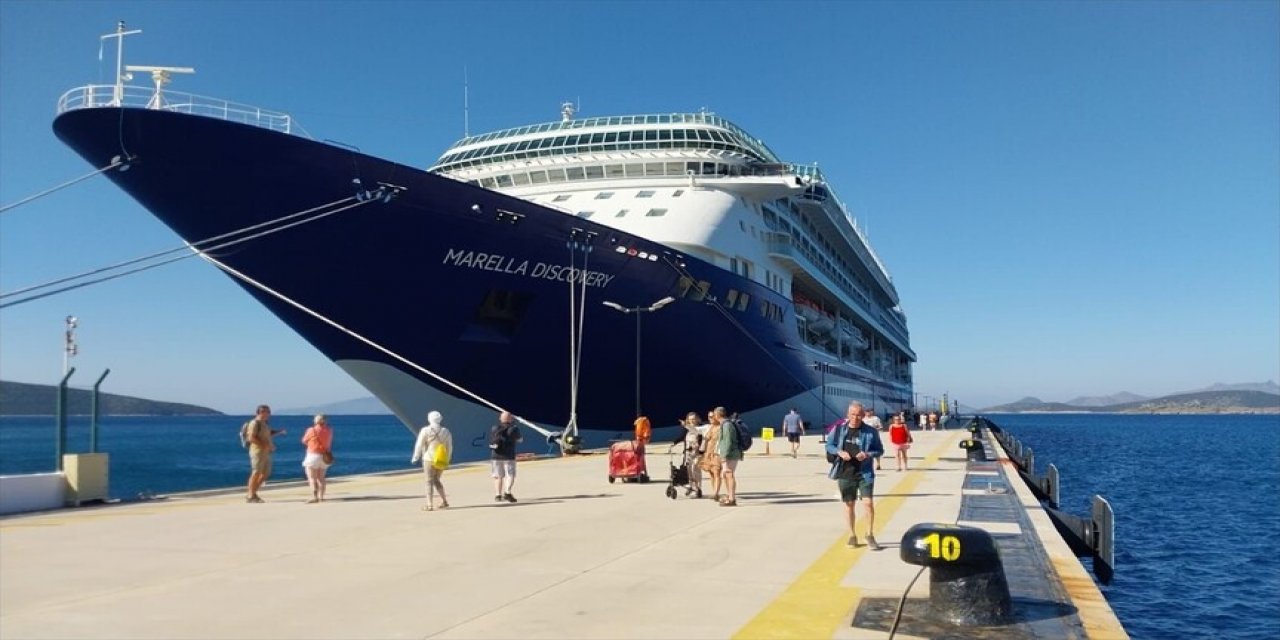 Bodrum'a "Marella Discovery" Kruvaziyeriyle 1752 Turist Geldi