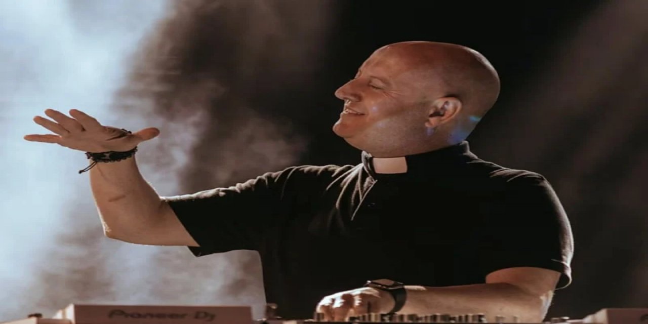 Gündüzleri Kilise Rahiplik Yapan DJ, Geceleri İse Elektronik Müziği İle Pistleri Dolduruyor