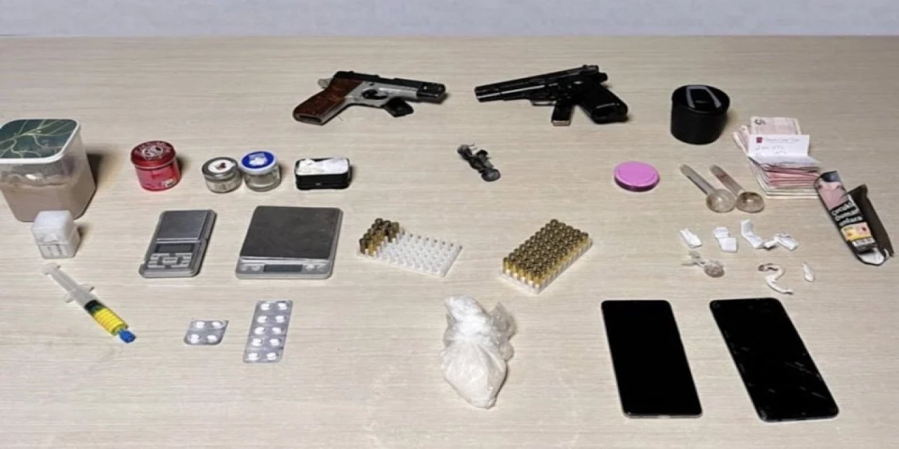 İstanbul'da Uyuşturucu Operasyonu: 893 Gram Yasaklı Madde Ele Geçirildi