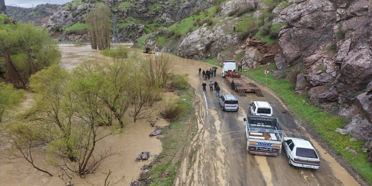 Bazı İllerde Sağanak ve Kar Etkili Oldu