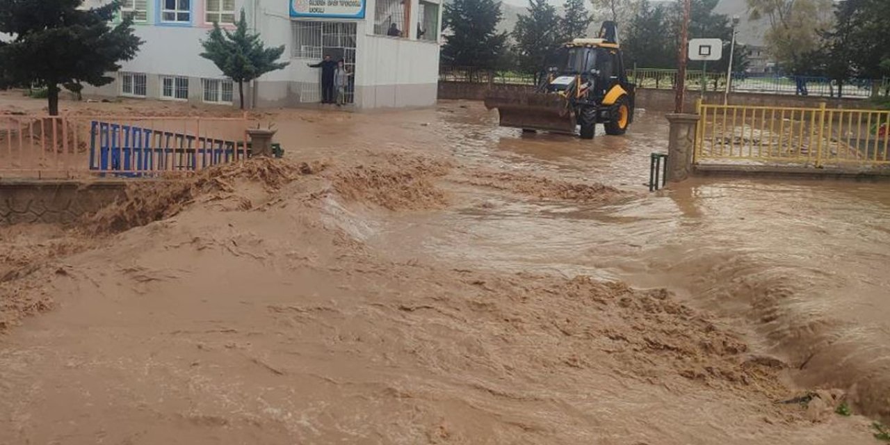 Mardin'de Sağanak Nedeniyle 75 Öğrenci Okulda Mahsur Kaldı