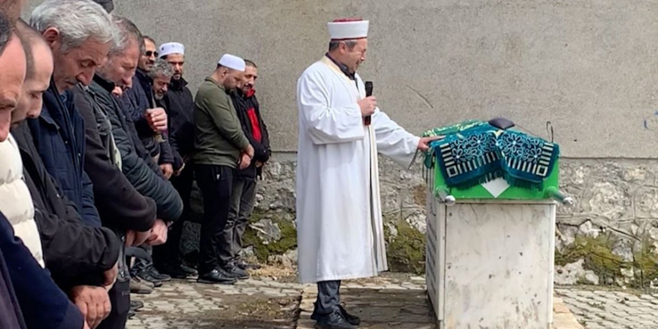 "Köyün Neşesi" Engelli Genç Herkesi Gözyaşlarına Boğdu: İmam Ayakta Durmakta Güçlük Çekti