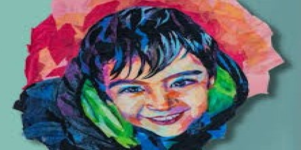 Çöpe Atılan Plastik Atıklar Portre ve Kostüme Dönüşüyor